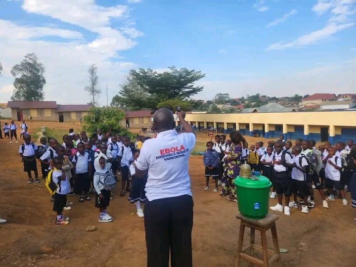 Bunia face à Ebola : peut-on protéger les enfants avec des écoles sans moyens ?